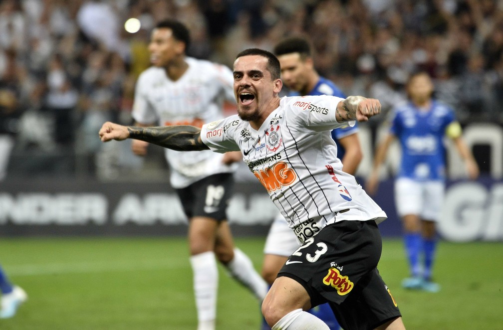 Fagner volta a marcar pelo Timão e faz gol 11 mil da história do Corinthians; veja o gol