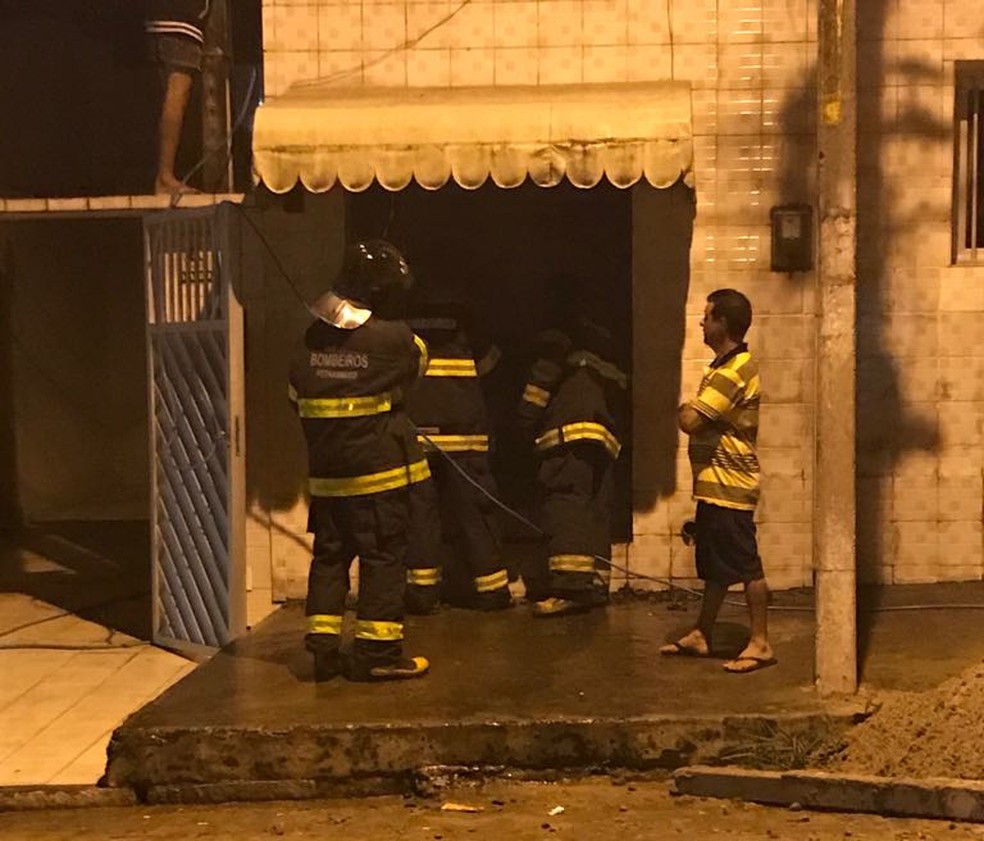 Inc&ecirc;ndio Estabelecimento Comercial  (Foto: Whatsapp/Divulga&ccedil;&atilde;o)