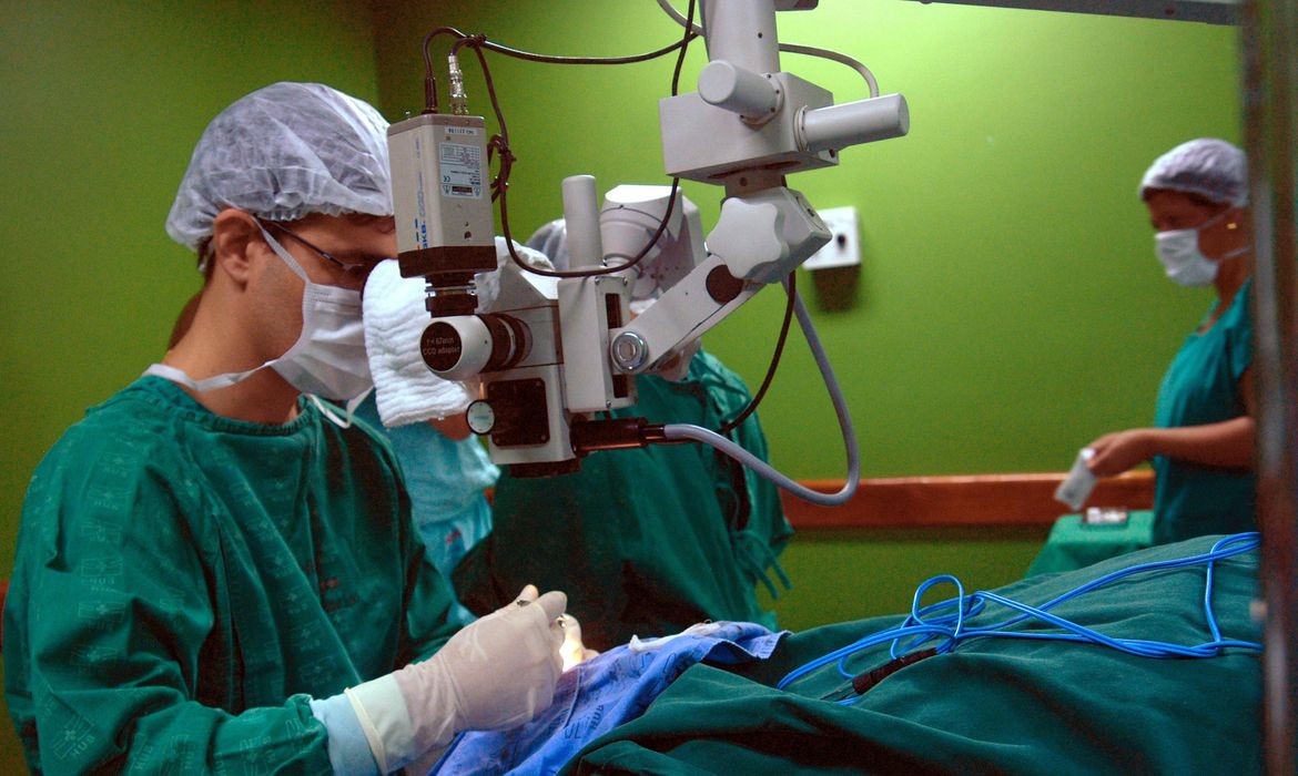 médicos, medicina, centro cirúrgico (Foto: Elza Fiúza/Agência Brasil)