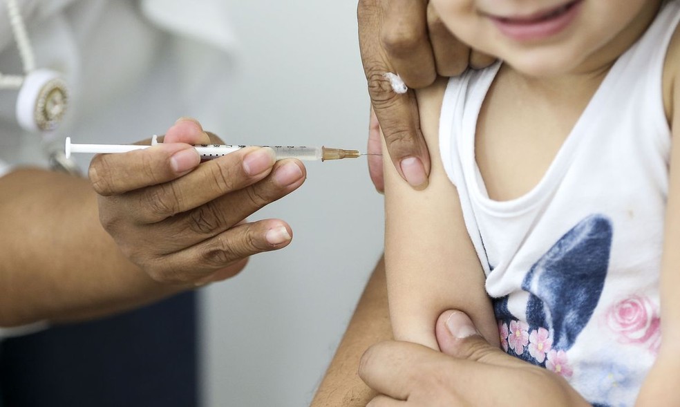 Vacinação de crianças contra a Covid está suspensa em Fortaleza por falta de doses — Foto: Marcelo Carmargo/Agência Brasil