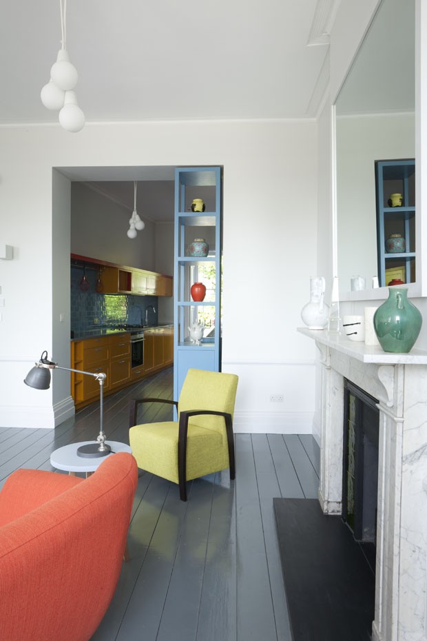 Cores vibrantes dão vida nova a apartamento  (Foto: Madam Studio/Divulgação)
