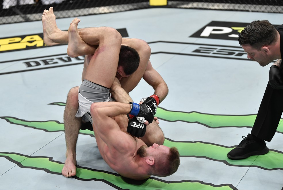 David Zawada venceu Abubakar Nurmagomedov por finalização aos 2m50s do R1 — Foto: Getty Images