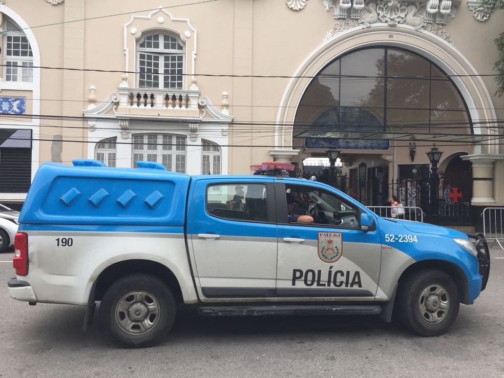 Polícia Militar em São Januário (Foto: Clayton Conservani)