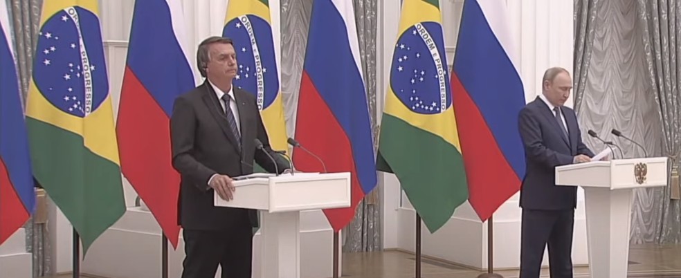 Bolsonaro e Putin fizeram uma declaração à imprensa depois de reunião no Kremlin — Foto: Reprodução/TV Brasil