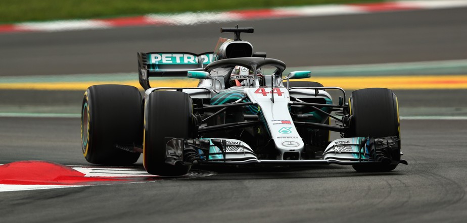 Hamilton vence com facilidade na Espanha e aumenta vantagem no campeonato