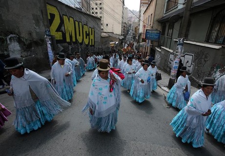 Mulheres aimarás participam de celebrações em La Paz, na Bolívia