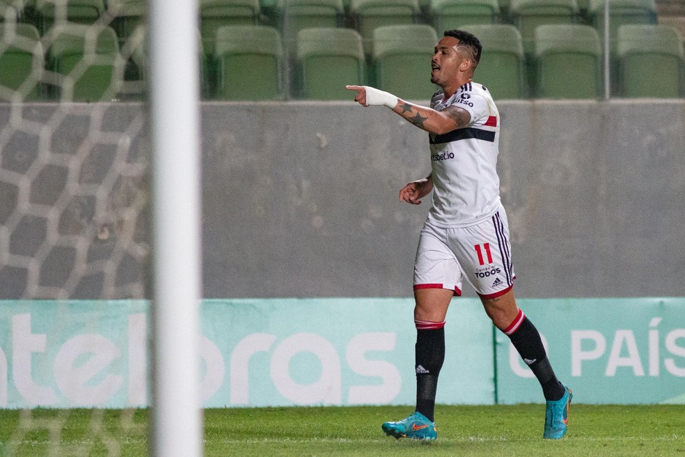 Luciano comemora gol do São Paulo contra o América-MG — Foto: Fernando Moreno/AGIF