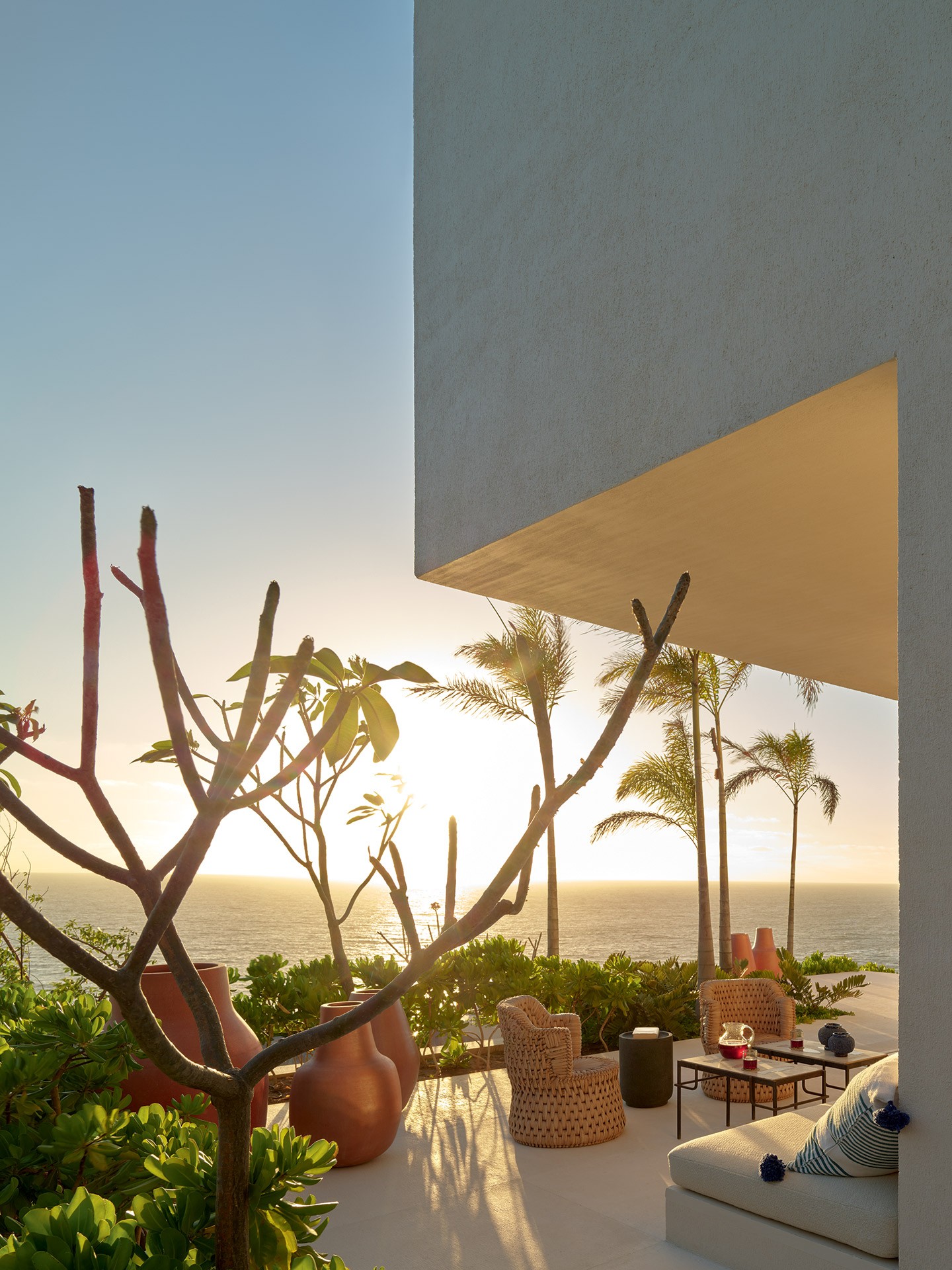 Paisajes notables, ambientes integrados y numerosas obras de arte conforman esta casa en el Pacífico (Foto: Fernando Marroquin)