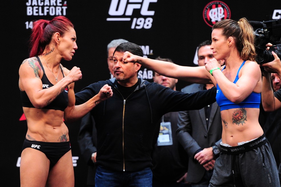 Cris Cyborg venceu Leslie Smith na primeira edição do UFC em Curitiba — Foto: Jason Silva