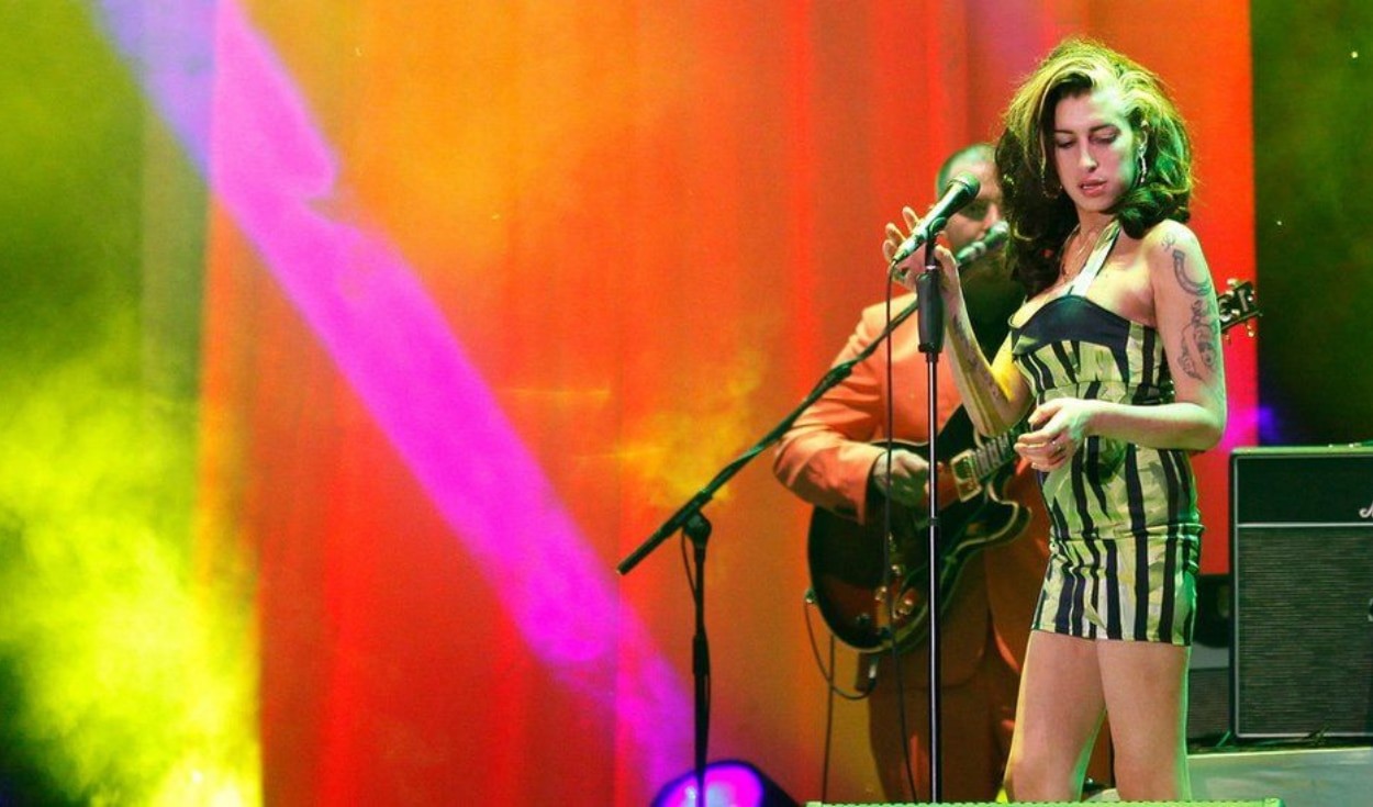 Vestido usado por Amy Winehouse em seu último show foi arrematado em leilão por R$ 1.356 milhão (Foto: Divulgação)