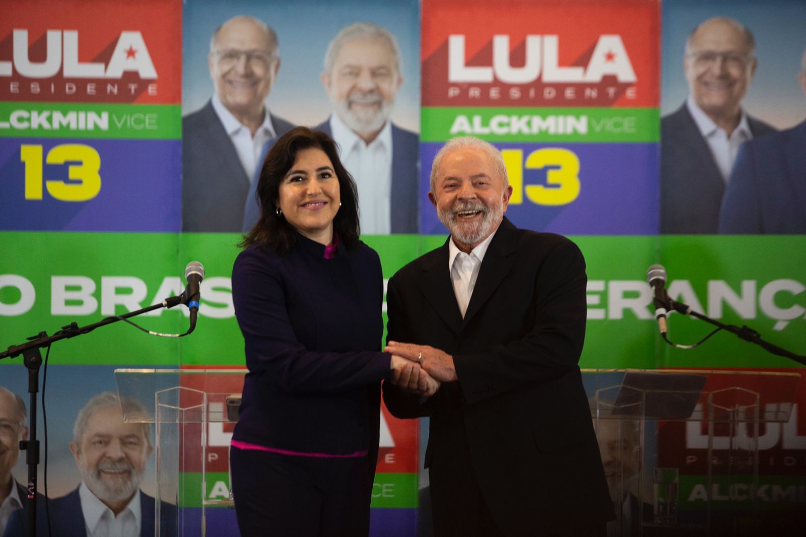 A senadora Simone Tebet (MDB) e o ex-presidente Luiz Inácio Lula da Silva (PT) em fala à imprensa em 7 de outubro de 2022 em São Paulo  — Foto: Maria Isabel Oliveira / O GLOBO