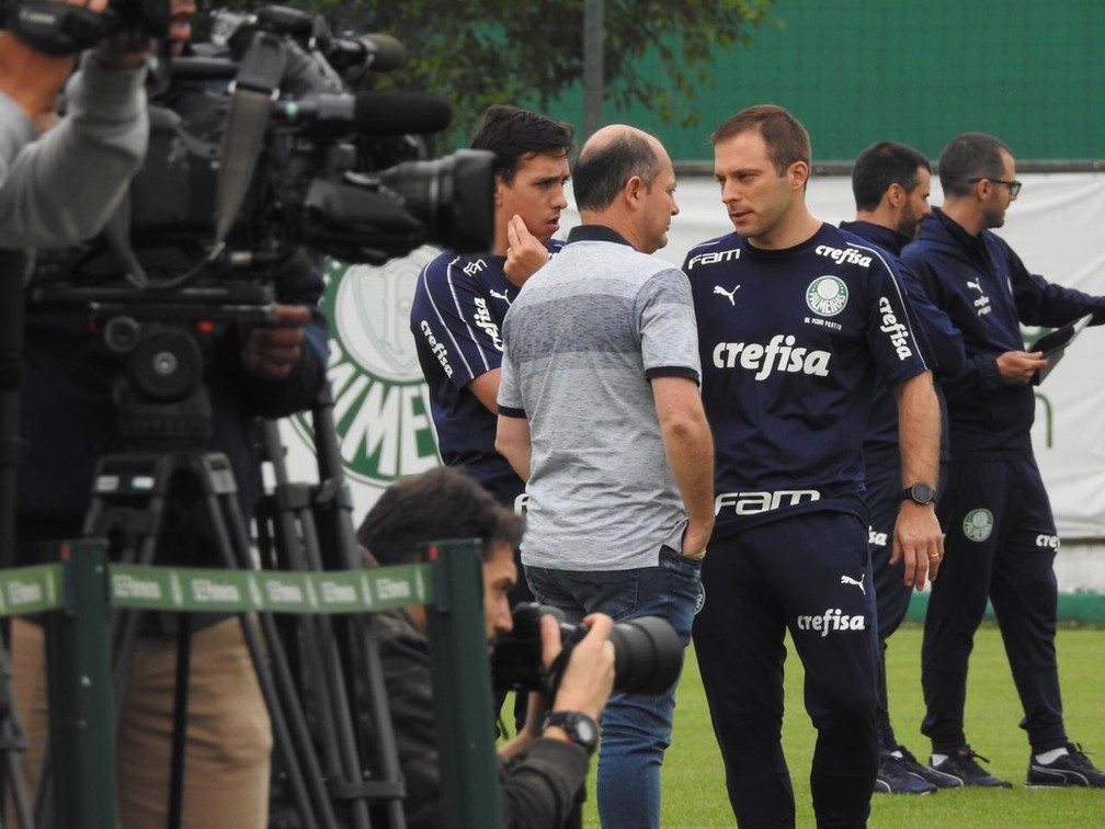 Cícero Souza segue como gerente de futebol do Palmeiras e 