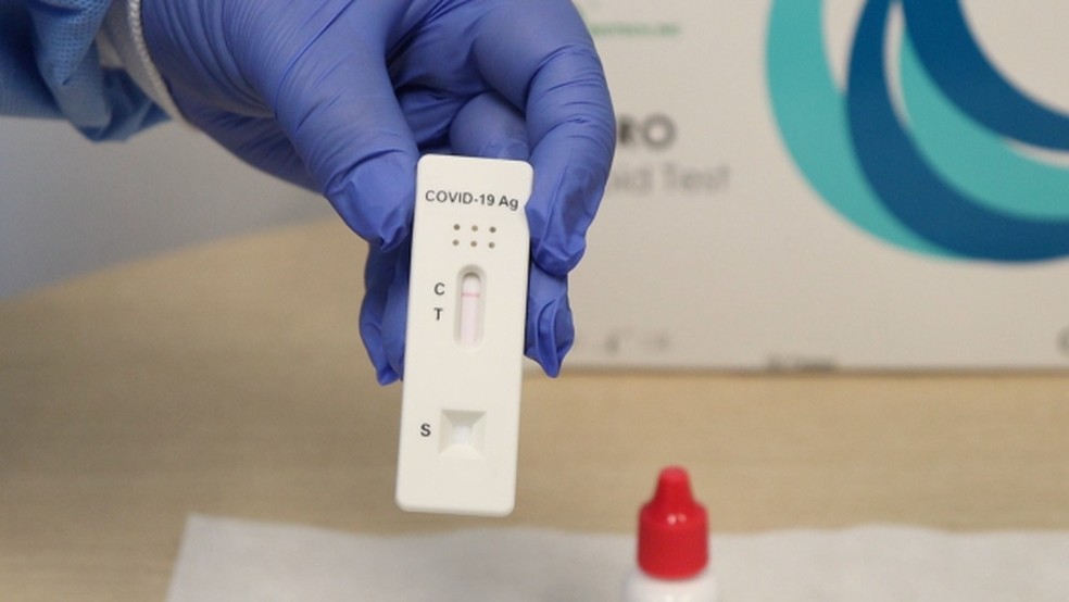 Teste rápido para detecção de antígeno Covi-19 — Foto: Fábio Marchetto/Divulgação