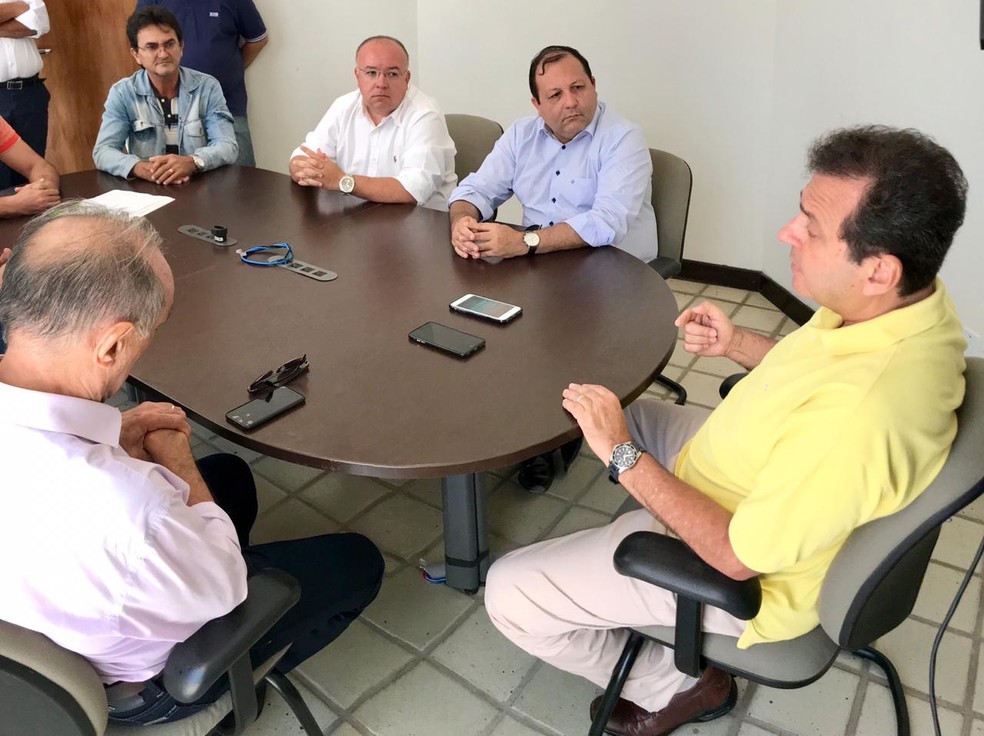 Carlos Eduardo participou de reunião com apoiadores políticos nesta quarta-feira (24) — Foto: Kleber Teixeira/Inter TV Cabugi