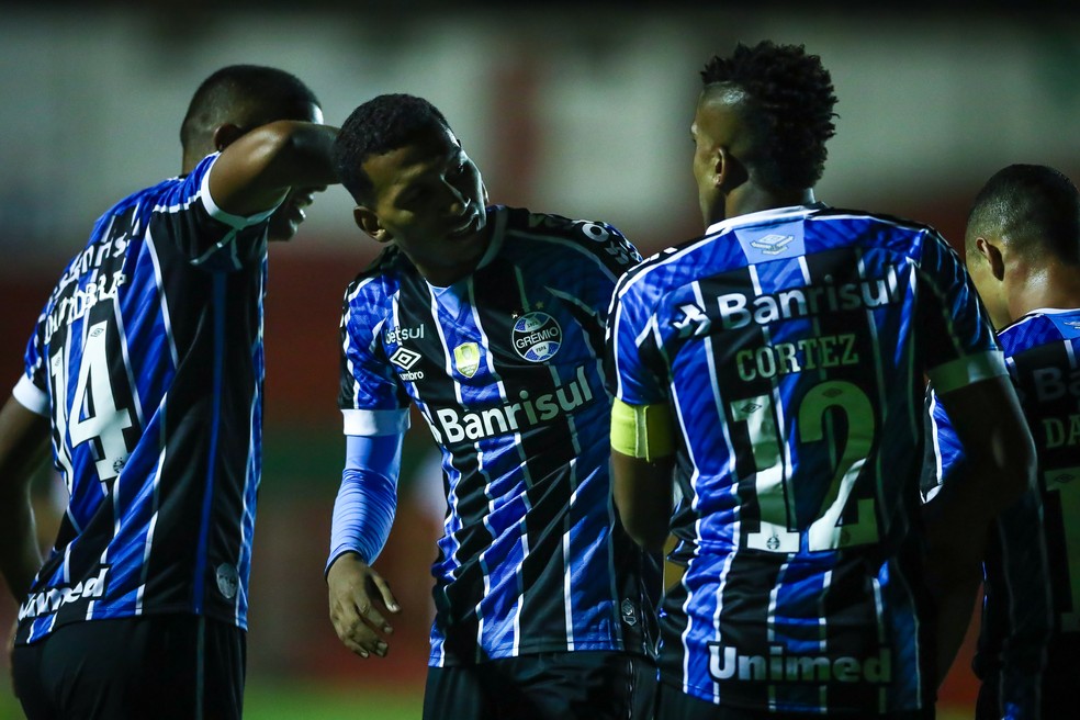 Experiência não da conta, e garotos entram em cena para evitar derrota do Grêmio