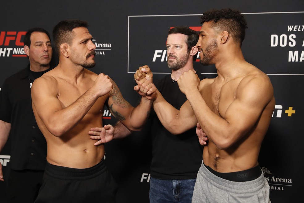 Rafael dos Anjos e Kevin Lee fizeram uma encarada dura na pesagem do UFC Greenville — Foto: Getty Images