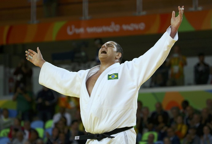 Rafael "Baby" Silva comemora vitória na disputa pelo bronze (Foto: Murad Sezer/REUTERS)