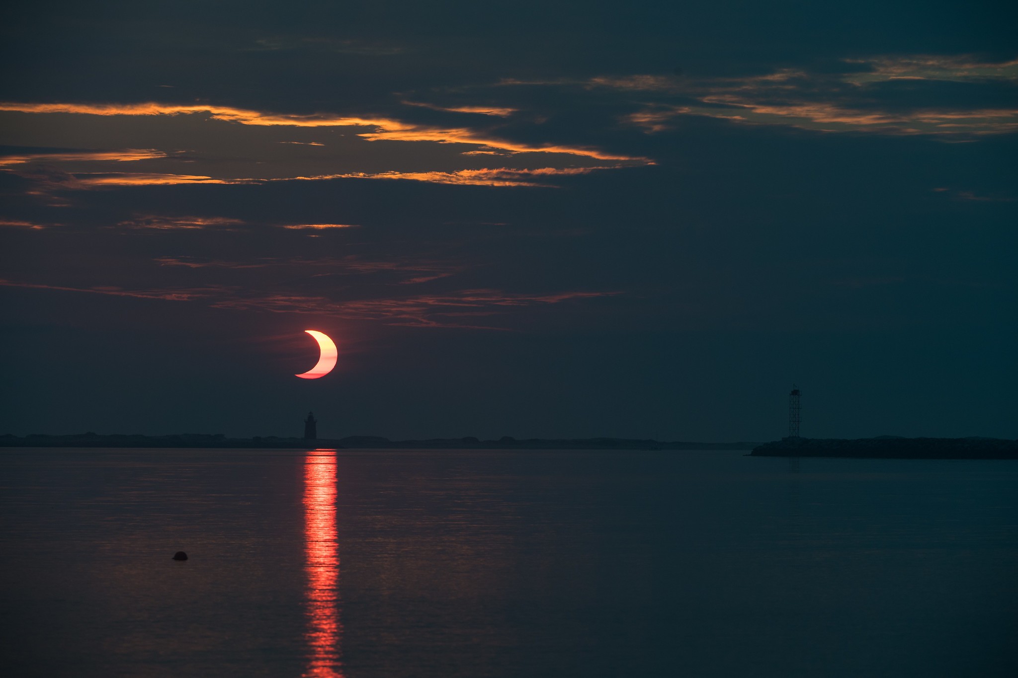 Nasa divulga imagens do eclipse solar anular visto parcialmente nos EUA