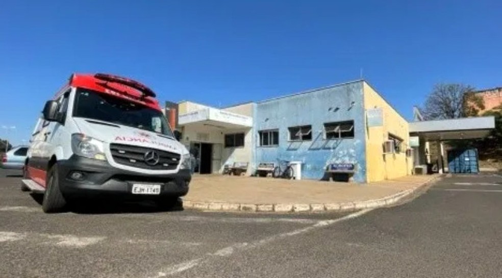 Vítima de 52 anos foi socorrida para a UPA Central em Araraquara (SP) — Foto: Milton Filho / acidade on