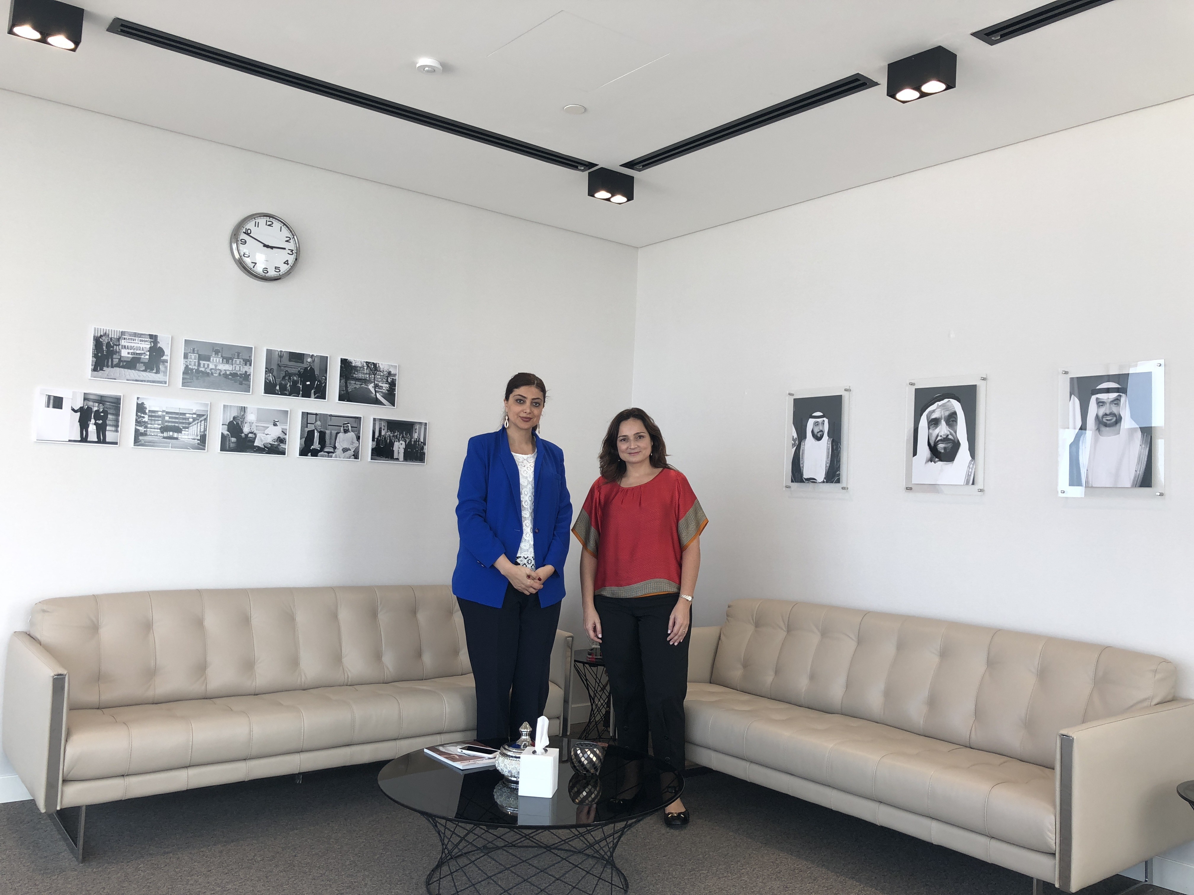 Com Zeina Sleiman, no campus de Abu Dhabi (Foto: Arquivo pessoal)