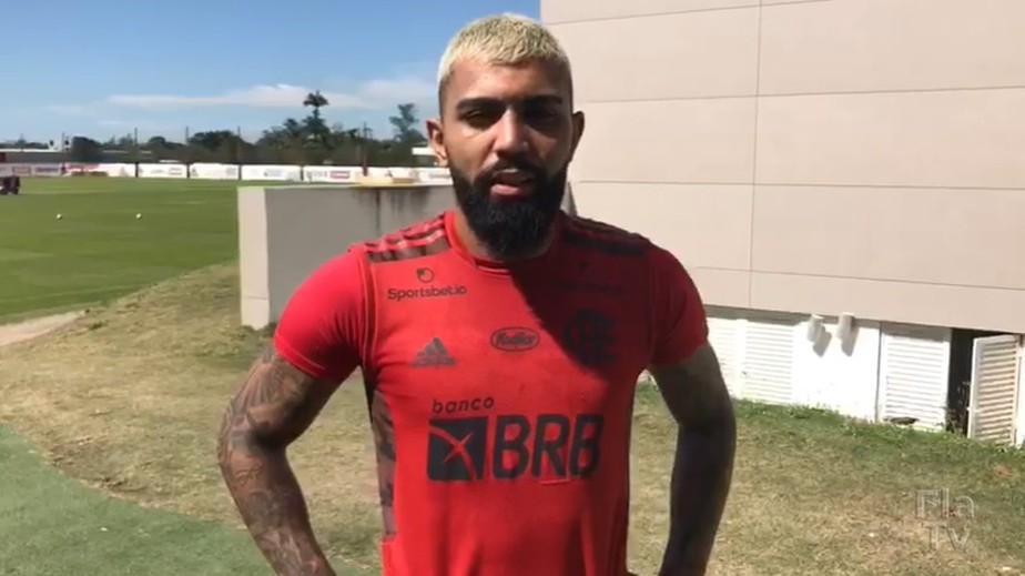 Isaquias ganha mensagens de Gabigol e Bruno Henrique após ouro: Te espero aqui