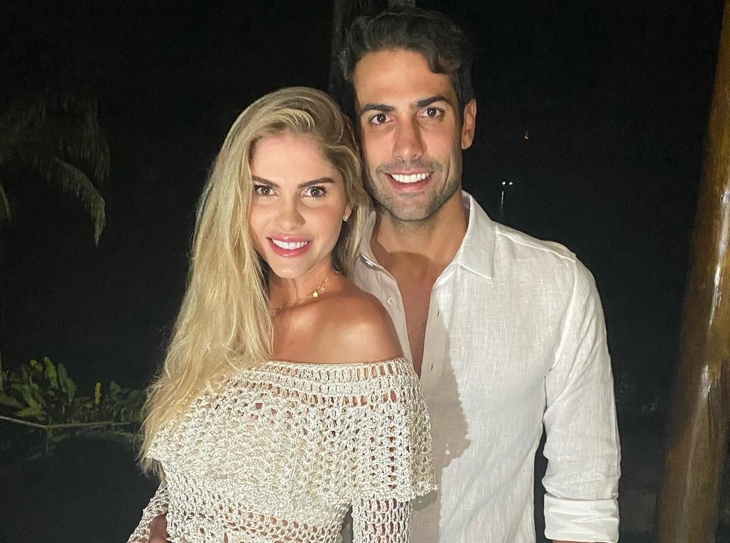 Bárbara Evans e o noivo, Gustavo Theodoro, precisaram adiar festa de casamento programada para 18 de março (Foto: Reprodução/Instagram)