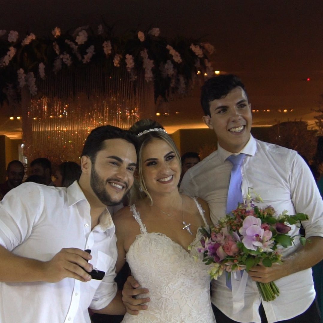 A noiva Érica Pierini com o irmão, Eduardo (à esquerda), e o cunhado, Diogo (Foto: Reprodução/ Instagram)