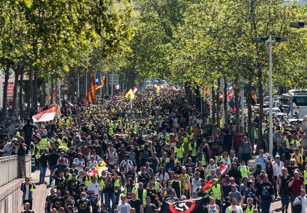  Aproximadamente 9 mil pessoas se reuniram no dia 20 de abril em Paris para o 23º ato da mobilização dos coletes amarelos (Foto: Samuel Boivin/NurPhoto via Getty Images)