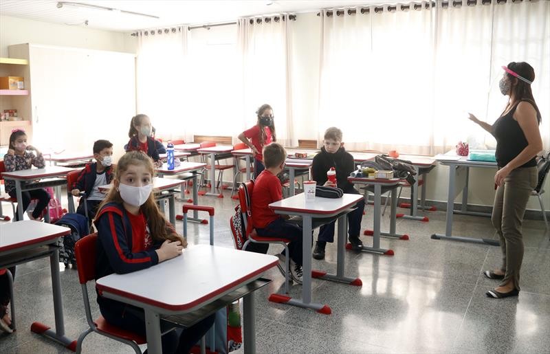 Aulas da rede municipal de Curitiba começam nesta segunda-feira (14) com ensino 100% presencial 