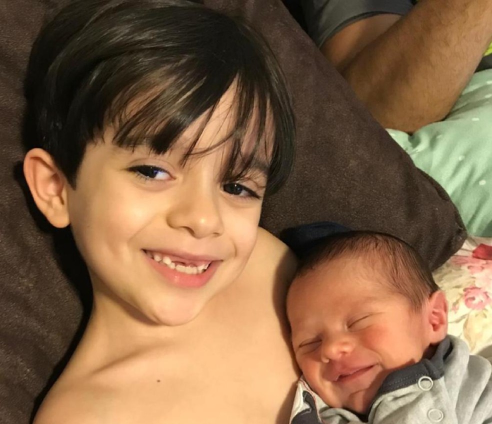 Enzo é filho da enfermeira Gabriele de Carvalho Moraes, que atua na UTI pediátrica do HEC, em Feira de Santana — Foto: Divulgação/HEC