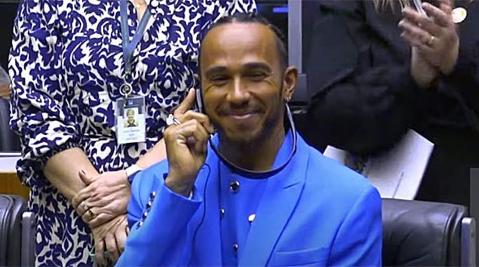 Lewis Hamilton recebe título de cidadão honorário brasileiro na Câmara dos Deputados — Foto: Reprodução/TV Câmara