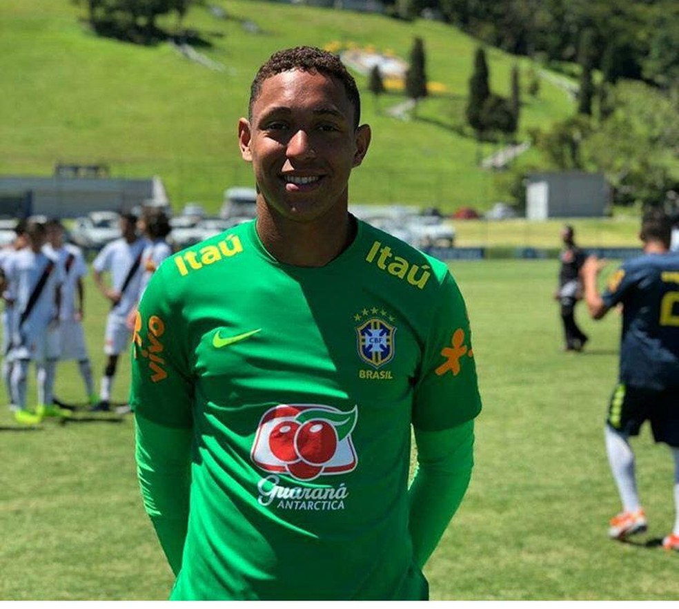 O goleiro Christian em aÃ§Ã£o pela seleÃ§Ã£o de base â Foto: ReproduÃ§Ã£o