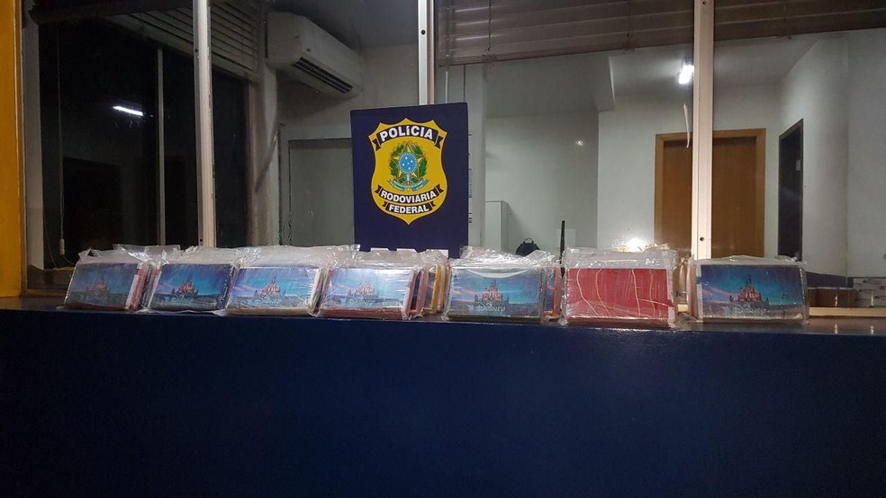 PRF prende dois argentinos com mais de 52 quilos de cocaÃ­na na BR-277 (Foto: DivulgaÃ§Ã£o/PRF)