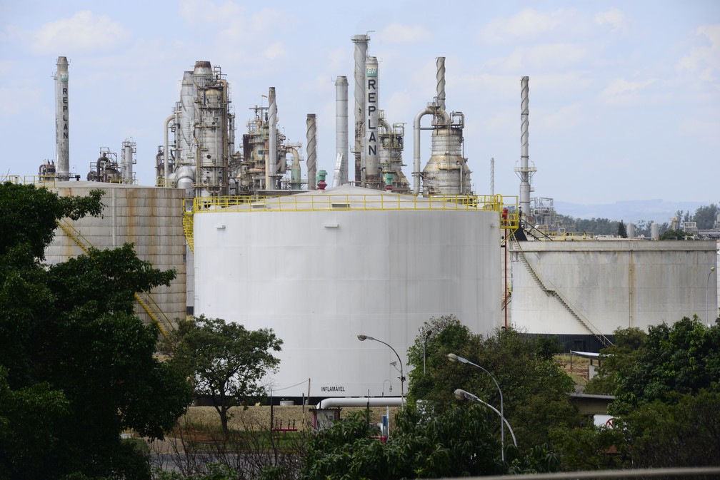 Replan, a maior refinaria de petróleo da Petrobras, fica am Paulínia (SP), em registro feito em maio de 2022 — Foto: Júlio César Costa/g1