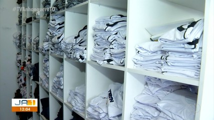 Fábricas de uniforme escolar se preparam para o período de volta às aulas