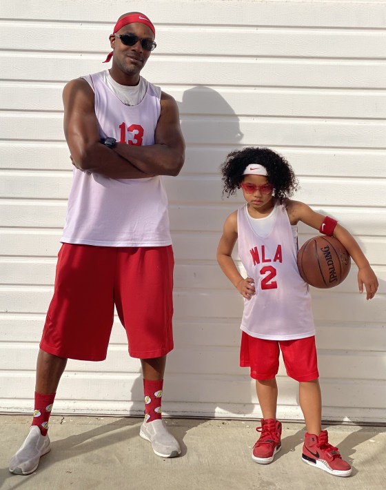 Doyin Richards treina o time de basquete de sua filha (Foto: Reprodução/Today Parents)
