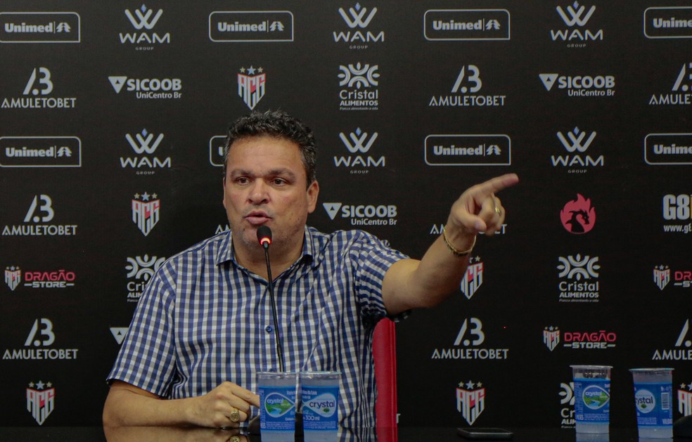 Adson Batista comenta derrota do Atlético-GO para o América-MG — Foto: Bruno Corsino / ACG