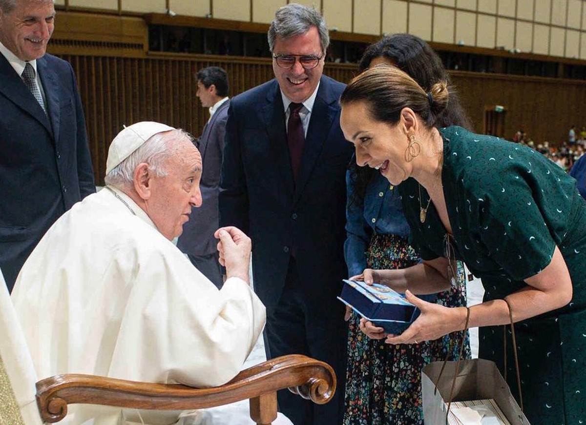 Maria Beltrão conhece o Papa Francisco (Foto: Reprodução Instagram)