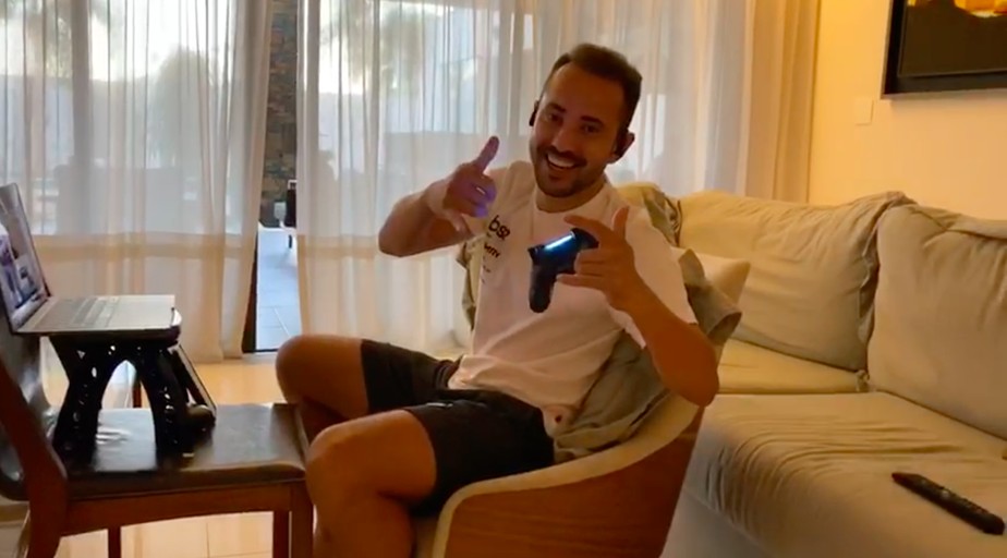 Meia do Flamengo bota pressão em Gabigol virtual: Tem que ter gol todo jogo