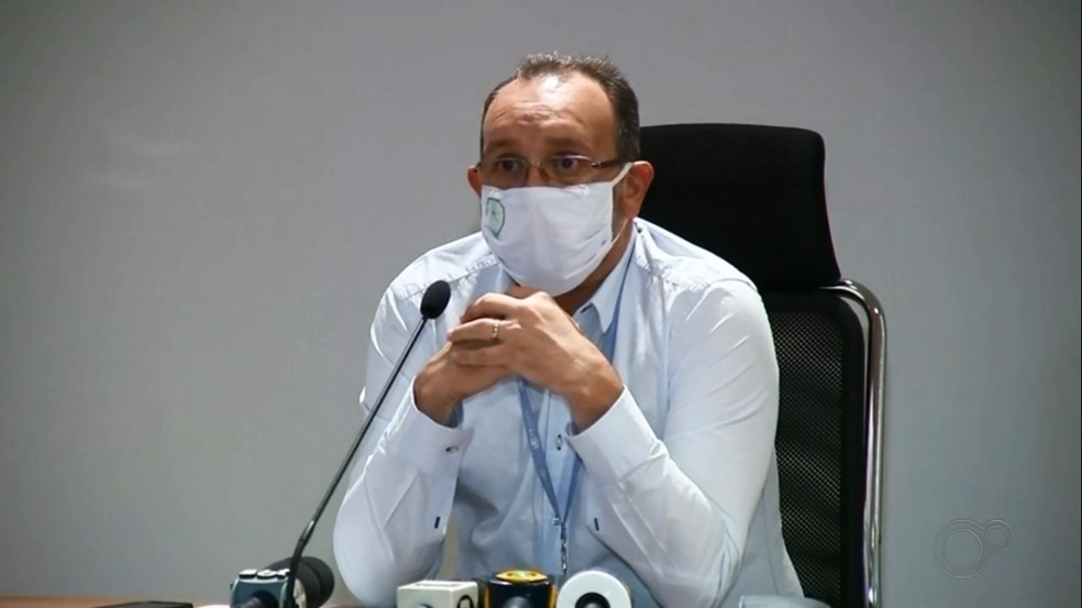 Chefe do Laborat&oacute;rio de Virologia da Famerp &mdash; Foto: Reprodu&ccedil;&atilde;o/TV TEM 