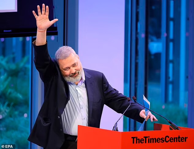 Dmitry Muratov subastó su Premio Nobel para recaudar fondos para los niños ucranianos (Imagen: Engage/Daily Mail)