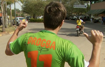 [COPA 2014] Viagem de 4 horas é recompensada com autógrafos de Drogba & cia