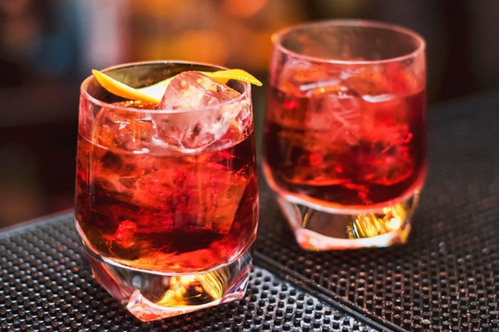 N&atilde;o podia faltar o famoso Campari nesse ver&atilde;o, em vers&atilde;o com suco de laranja &mdash; Foto: Getty Images
