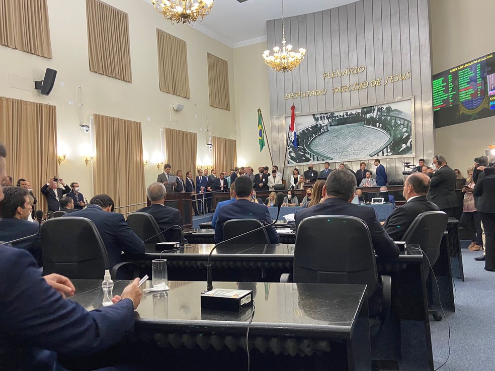 Sessão extraodinária na Assembleia Legislativa de Alagoas elegeu novos governador e vice para mandato-tampão — Foto: Michelle Farias/g1
