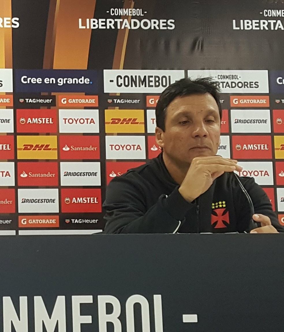 Zé Ricardo fala com os jornalistas após goleada (Foto: Felipe Schmidt)
