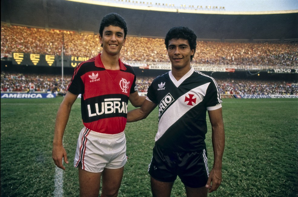 Romário e Bebeto, por Vasco e Flamengo, em 1986. Atacantes tinham amizade de longa data — Foto: Ricardo Beliel