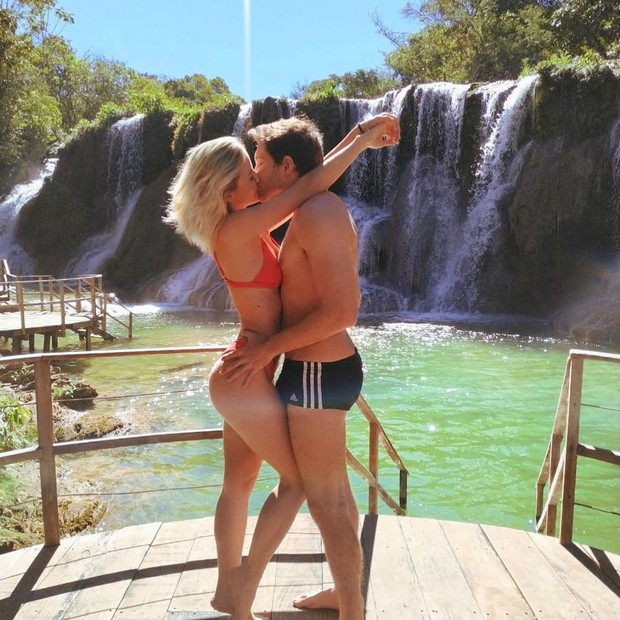 Barbara França e o namorado em foto no Instagram (Foto: reprodução/instagram)