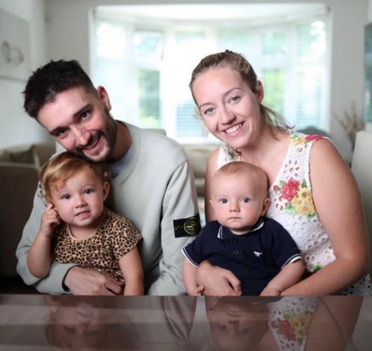 Tom Parker com sua família atualmente (Foto: Instagram/Reprodução)