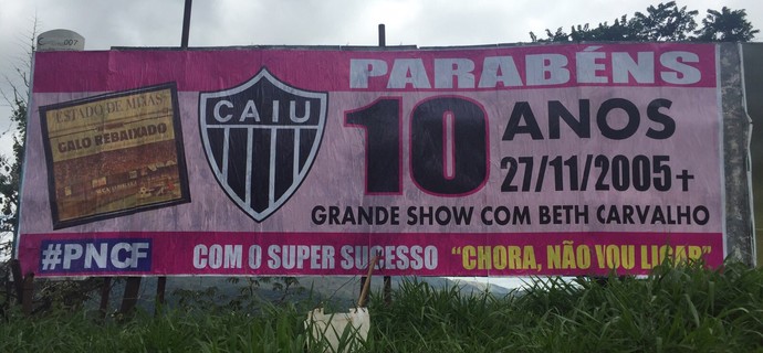 Outdoor feito por cruzeirenses provoca Atlético-MG por 10 anos da queda