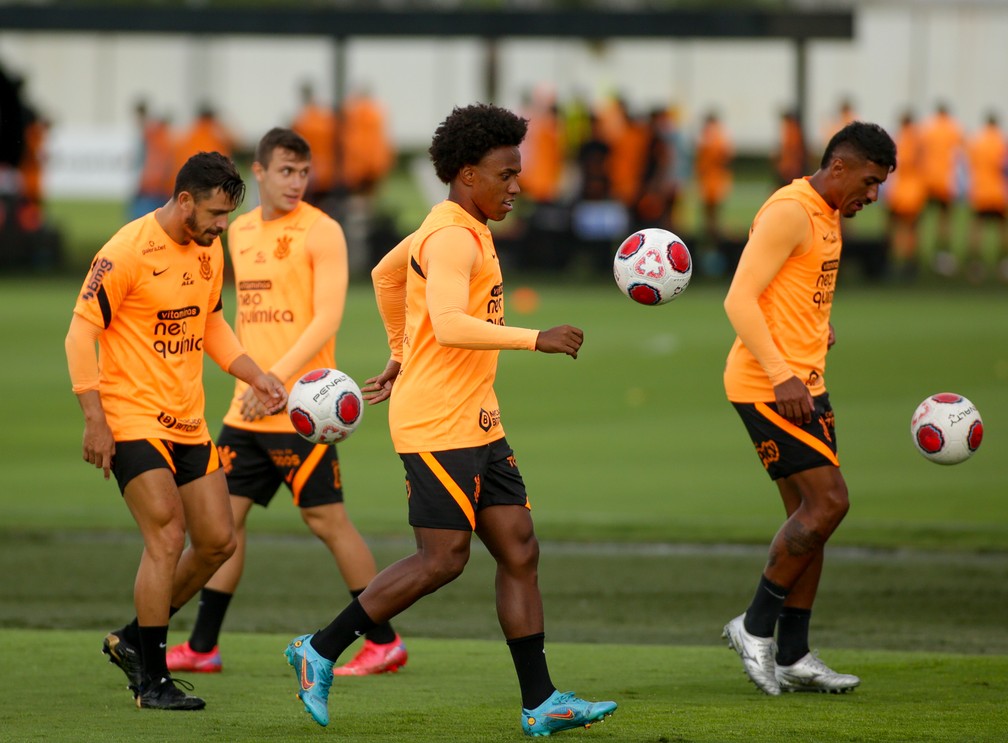 Renato Augusto desfalca segundo treino de Vitor Pereira no Timão